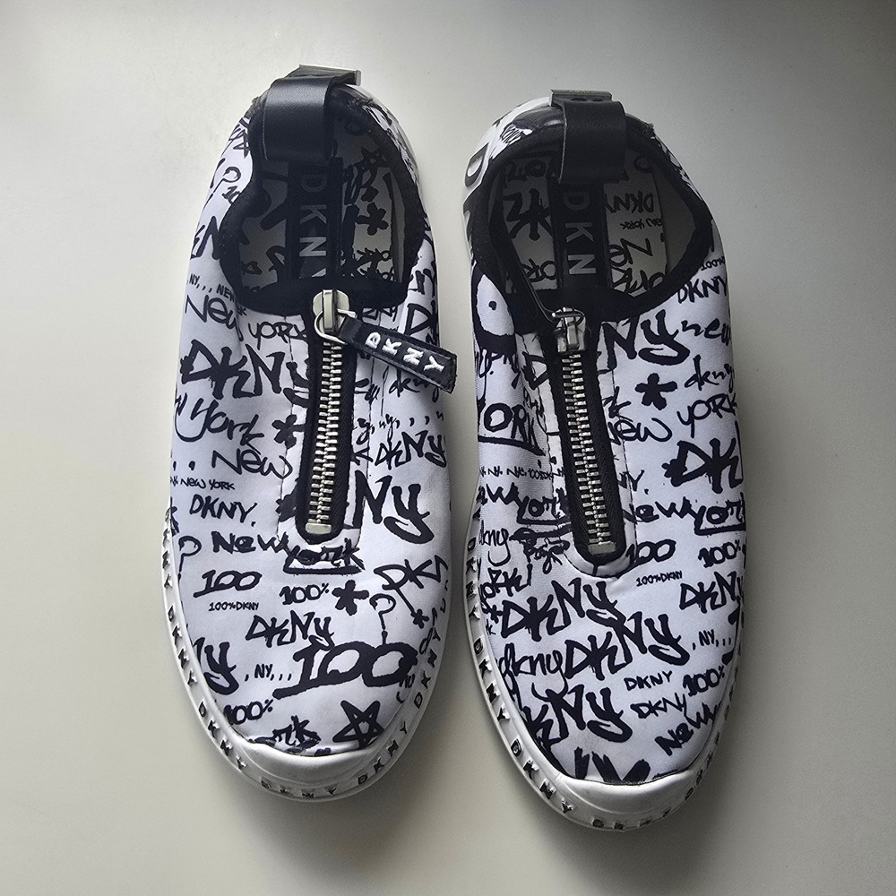 DKNY Graffiti Print Front Zip Sneakers‎ White Black New York Womens 8M